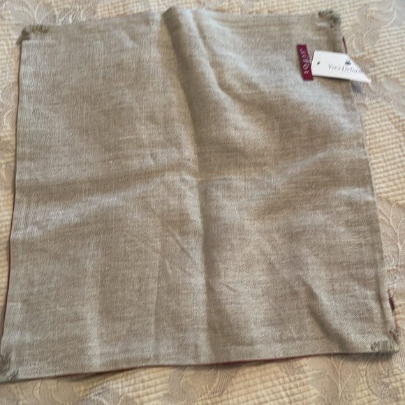 NWT Yves Delorme (Iosis) set of 2 cushion covers 17x17 inch zipper closing - Picture 6 of 11